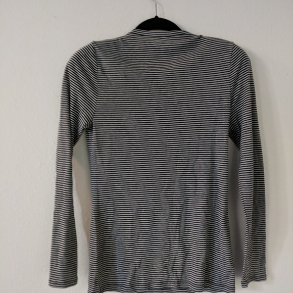 Cotton V-Neck Long Sleeved Perfect T - Picture 6 of 6